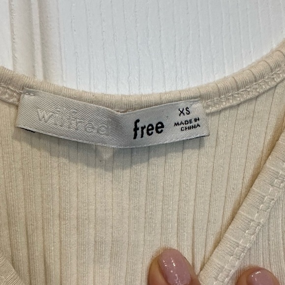 ⚡️2/$25⚡️ Aritzia Wilfred Free Leila Beige Cream Scoop Neck Ribbed Bodysuit | XS - Picture 8 of 8